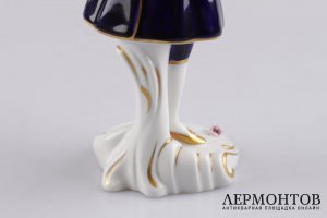 Статуэтка. Юноша с гитарой. Фарфор, роспись. Royal Dux Bohemia, XX век.