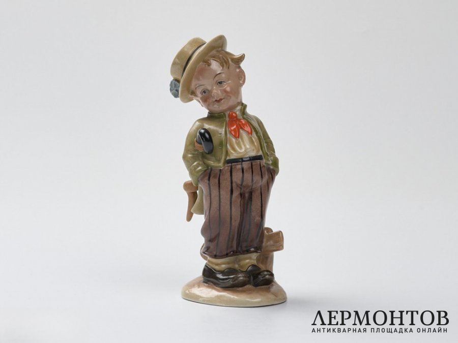 Статуэтка «Мальчик в шляпе». Фарфор, Wagner & Apel, серия Bertram, Германия, 1930–194