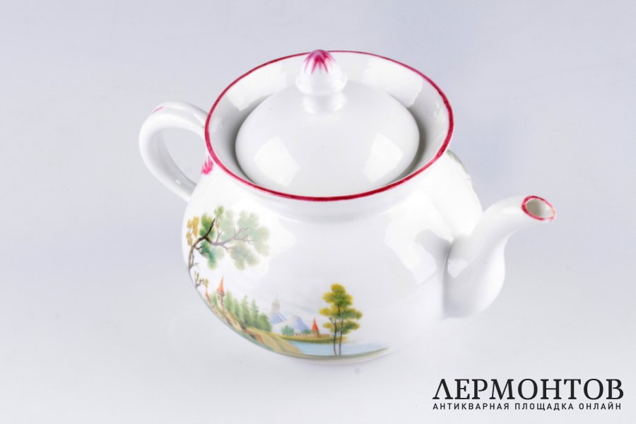 Чайник с изображениями архитектуры. Россия, конец 19 в., частный завод в г. Гжель. Фарфор, роспись.