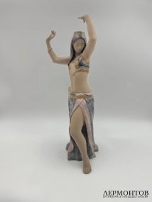Статуэтка «Ритм Востока I». Фарфор грес, Lladro, скульптор Alfredo Llorens, Испания, 2005–2008 годы