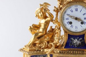 Каминные часы с фарфоровыми вставками в ст. Второго Ампира.  Париж, посл. треть 19 в.