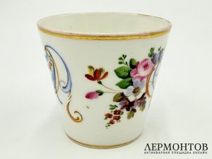 Чашка с цветами. Россия, А. Попов, 19 век. Фарфор, роспись.