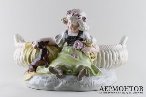 Композиция в виде вазы девочка с таксой. Фаянс. Bernard Bloch, Австрия, конец XIX в.