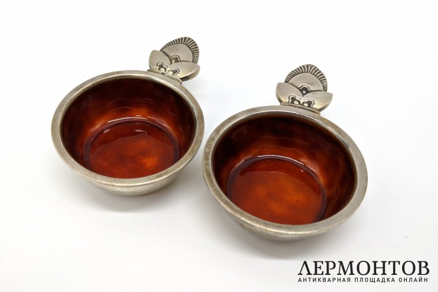 Парные солонки в стиле ар-деко. Серебро, эмаль. Дания, Georg Jensen, после 1945 года.