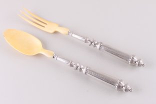 Сервировочный комплект для салата. E. Ernie. Серебро 950 пробы, кость. Франция, XIX в