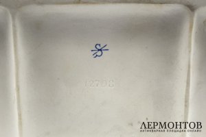 Статуэтка Леда и лебедь.  Германия, Шайбе-Альсбах, начало 1950-х гг.  Бисквит тонир.