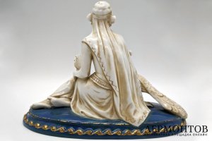 Статуэтка Наложница с павлином, ар-деко. Фарфор, роспись. Германия, 1920е