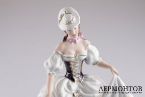Статуэтка. Девушка в шляпе. Фарфор, роспись. Royal Dux Bohemia, XX век.