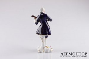 Статуэтка. Юноша с гитарой. Фарфор, роспись. Royal Dux Bohemia, XX век.