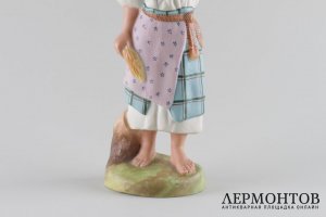 Статуэтка Украинка. Россия, Дмитровский фарфоровый завод, 1926-1930 гг. Бисквит.