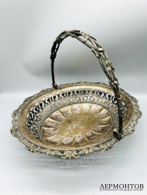 Ваза-корзинка с цветочным декором. Металл, чеканка, Fraget, Россия, конец 19 века