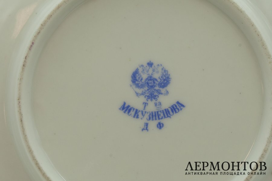 Чайная пара с полевыми цветами. Россия, Товарищество Кузнецова, 1889-1917 гг. Фарфор.