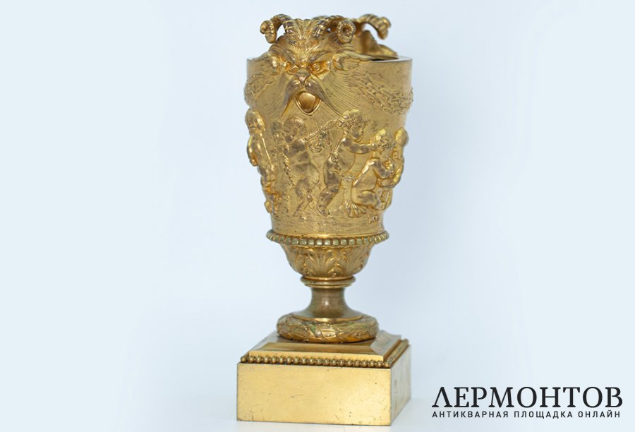 Ваза с маскаронами и играющими путти. мануфактура Paillard, 1850-1870 гг.  Бронза.