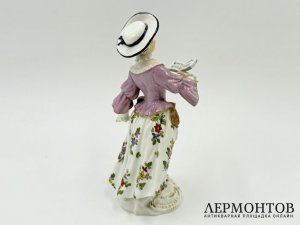 Статуэтка Певица с нотами. Meissen, 1 треть 20 века. Фарфор, роспись.