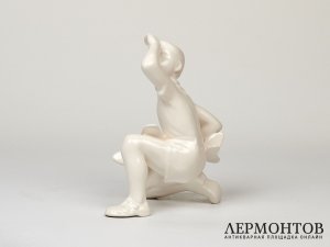 Статуэтка «Юный авиамоделист». Керамика, Keramia Znojmo, Чехословакия
