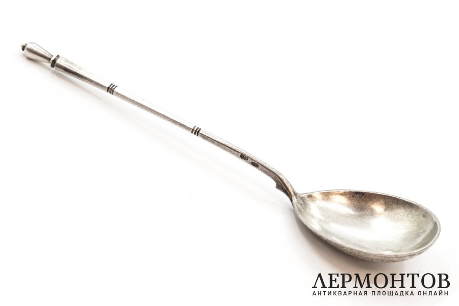 Ложка с геометрическим декором. Российская Империя, г. Москва, 1899-1908 гг. Серебро.