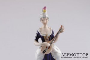 Статуэтка. Дама с лютней. Фарфор, роспись. Royal Dux Bohemia, XX век.