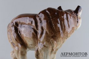 Статуэтка. Бурый медведь. Фарфор. Royal Dux, Чехословакия. c. 1959 год.