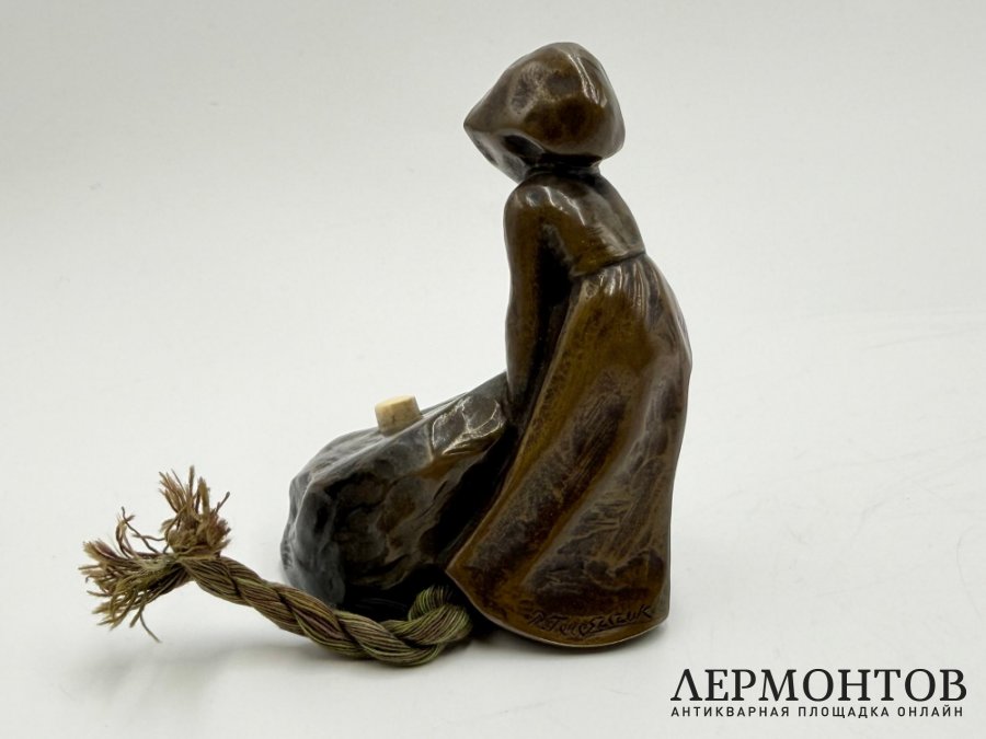 Статуэтка Девочка у камня в ст. Модерн. Австрия, П. Терещук, 1900-е гг. Бронза, кость
