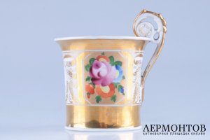 Чайная пара с цветочным декором. Россия,  фабрика Гарднера, 1800-1830-е гг. Фарфор. 