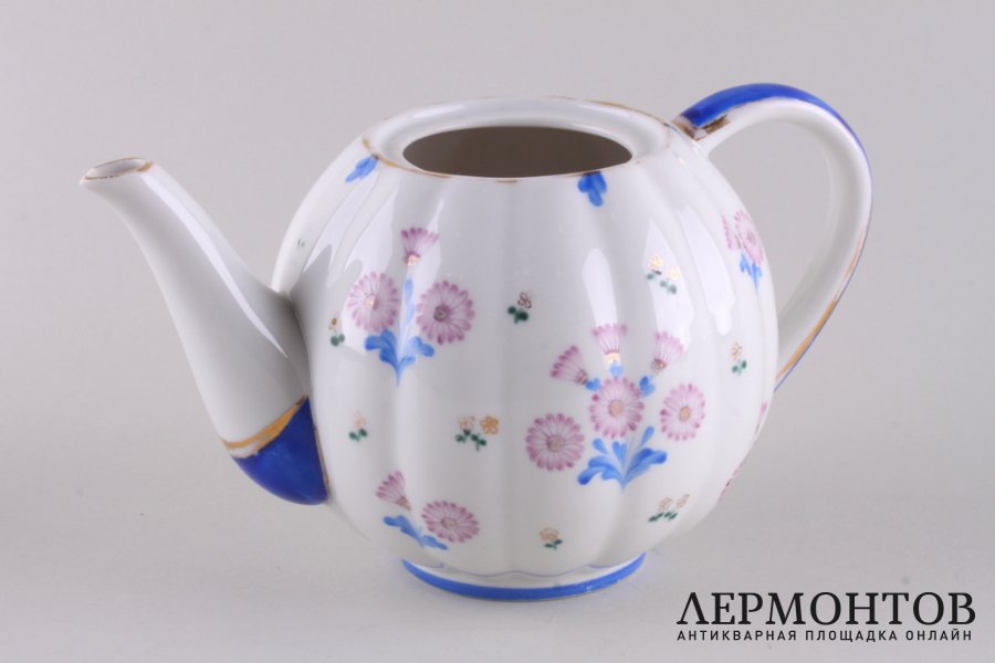 Сервиз Эгоист. Фарфор, роспись. Автор росписи А.В. Воробьевский. ЛФЗ, 1937 г.