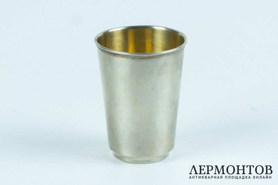 Стопка с флоральным рисунком. Серебро 84 пр. Россия, Кострома. 1908-1917 гг. 