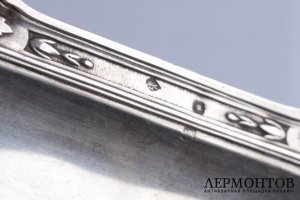 Тарелка квадратная на ножках. Серебро 950 пробы. Франция