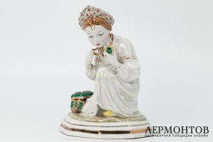 Статуэтка Малахитовая шкатулка. СССР, Дулевский фарфоровый завод, 1960 г. Фарфор.