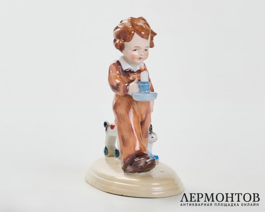 Статуэтка «Мальчик со свечой и игрушками». Фарфор, Fasold & Stauch, Германия, 1950–1960-е годы