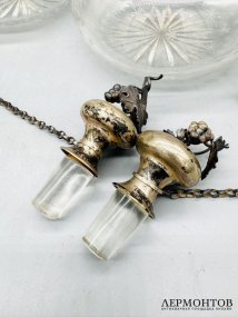 Парные графины с виноградной лозой. Урановое стекло, серебро, Западная Европа, начало 20 века