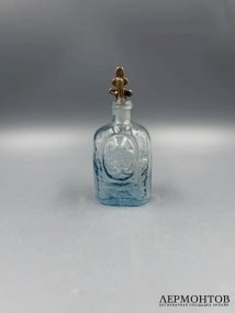 Флакон для духов с пробкой. Цветное прессованное стекло, 1890–1910 годы