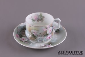 Чайная пара с изображением цветка внутри. Россия, завод Гарднера. XIX в.
