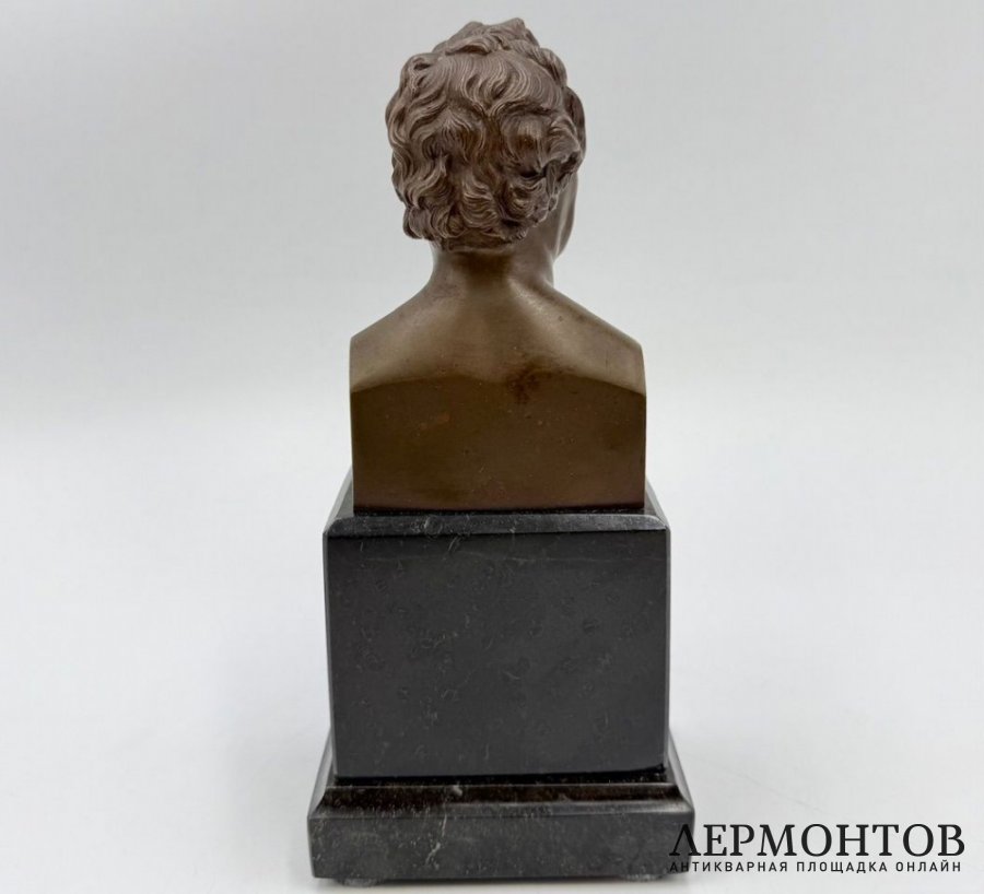 Бюст поэта И. В. Гете. Зап. Европа, 19 век. Бронза, мрамор. 