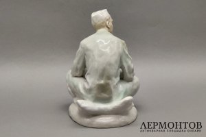Статуэтка Джавахарлал Неру. Н. Малышева. Фарфор, роспись. СССР, Дулево, 1950е гг.
