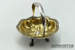 Солонка с ручкой. Россия, 1 половина 19 века. Серебро 84 пробы.