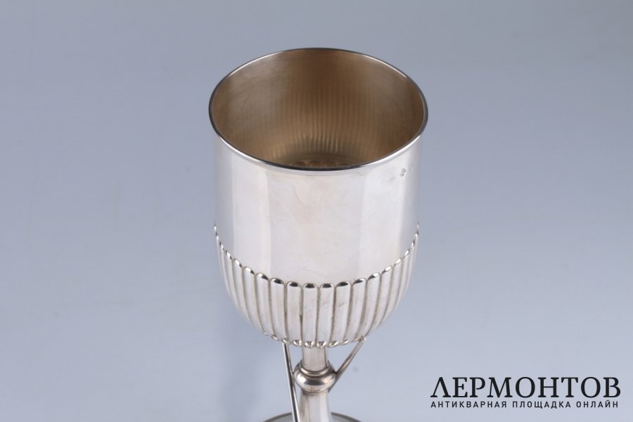 Кубок с декором в виде бильярдного кия и шаров. Англия. Серебро 925.