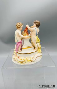 Статуэтка «Амуры разжигают пламя». Фарфор, роспись, Meissen, Германия, 2-я половина 19 века