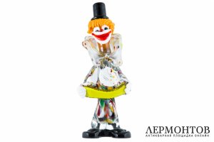 Клоун - музыкант. Италия, Мурано, 1960-1980 гг. Цветное стекло.