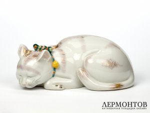 Статуэтка «Спящая кошка». Фарфор, Potschappel Dresden, Германия, начало XX века