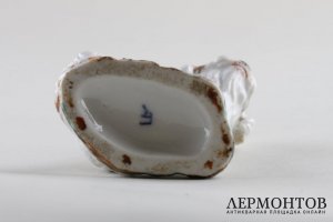 Статуэтка Русская болонка. Россия, фарфоровый завод А. Попова, кон. 19 в. Фарфор.