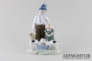 Статуэтка Дети с поросятами. Фарфор.  Galluba und Hofmann, Германия, 1920-е гг.