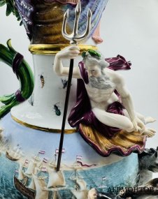 Кувшин «Вода» из серии «Четыре стихии». Фарфор, роспись, золочение, Meissen, скульптор И. И. Кендлер, Германия, 2-я половина 19 века