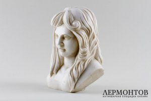Бюст Девушка. Белый мрамор. Италия, первая половина ХХ века.