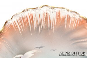 Тарелка с изображением морских чаек. Фарфор. Россия, завод Кузнецова.