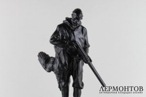 Охотник с уткой. Чугун. СССР. Кусинское литье, середина ХХ века. Редкая скульптура.