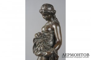 Скульптура Девочка с фруктами. Франция, Париж, автор мод. Clodion, 2 пол.19 в. Бронза