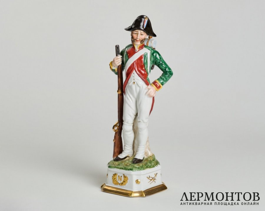 Статуэтка «Пехотинец». Фарфор, Capodimonte, Италия
