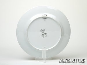 Тарелка «Две читающие девушки». Фарфор, Goebel Porzellan, Германия, 2000 год