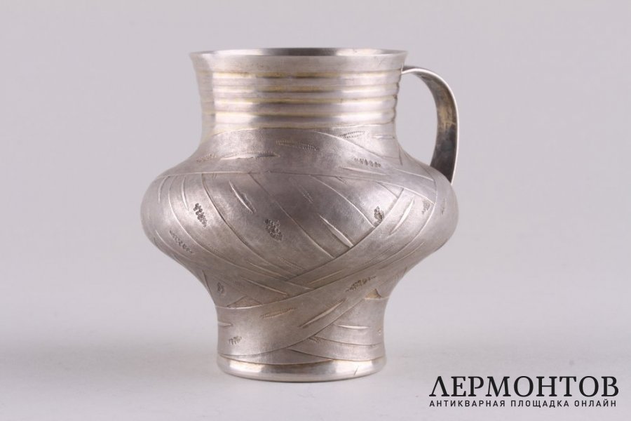 Молочник в русском стиле лоза. Серебро 84 пробы. Россия, 1866 год.
