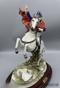 Скульптура «Бонапарт на перевале Сен-Бернар». Фарфор, роспись, Capodimonte, скульптор Germano Cortese, Италия, 20 век